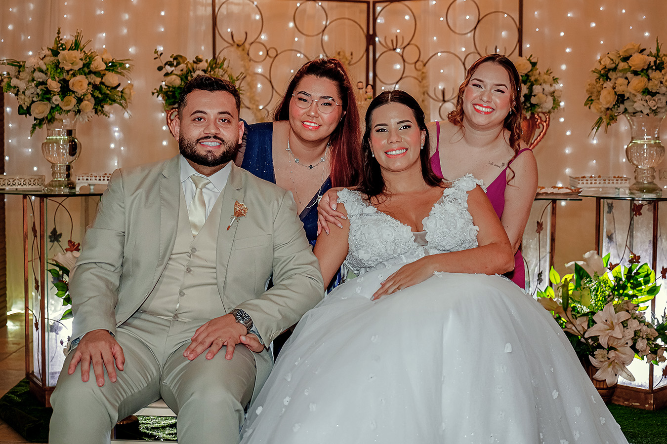 Noivos em ensaio durante casamento